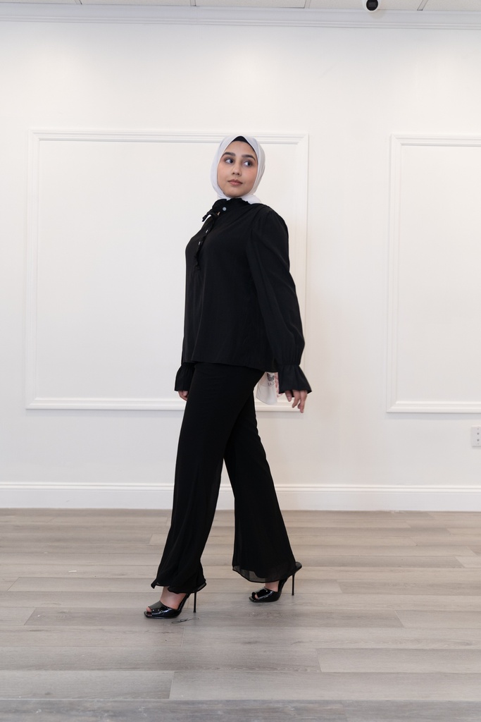  Black pants 