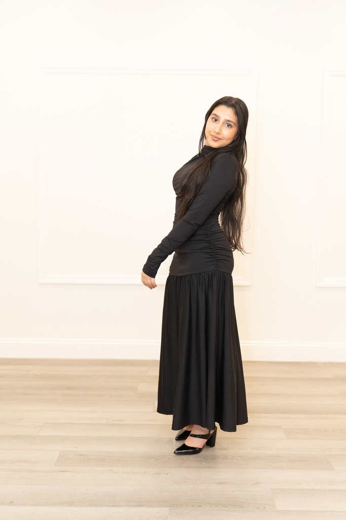 One Dress, Ten Outfits