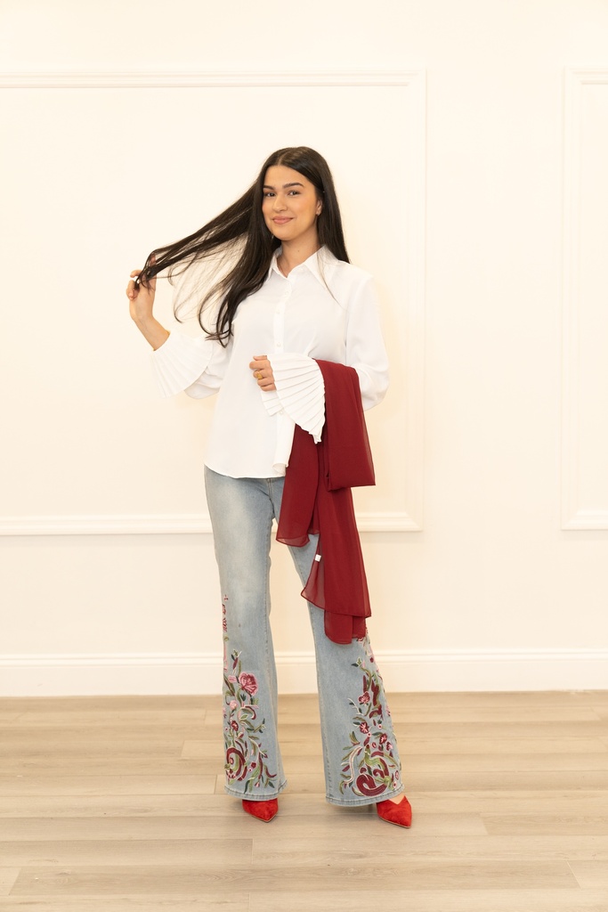  White Shirt Ruffle Hand Sleeve